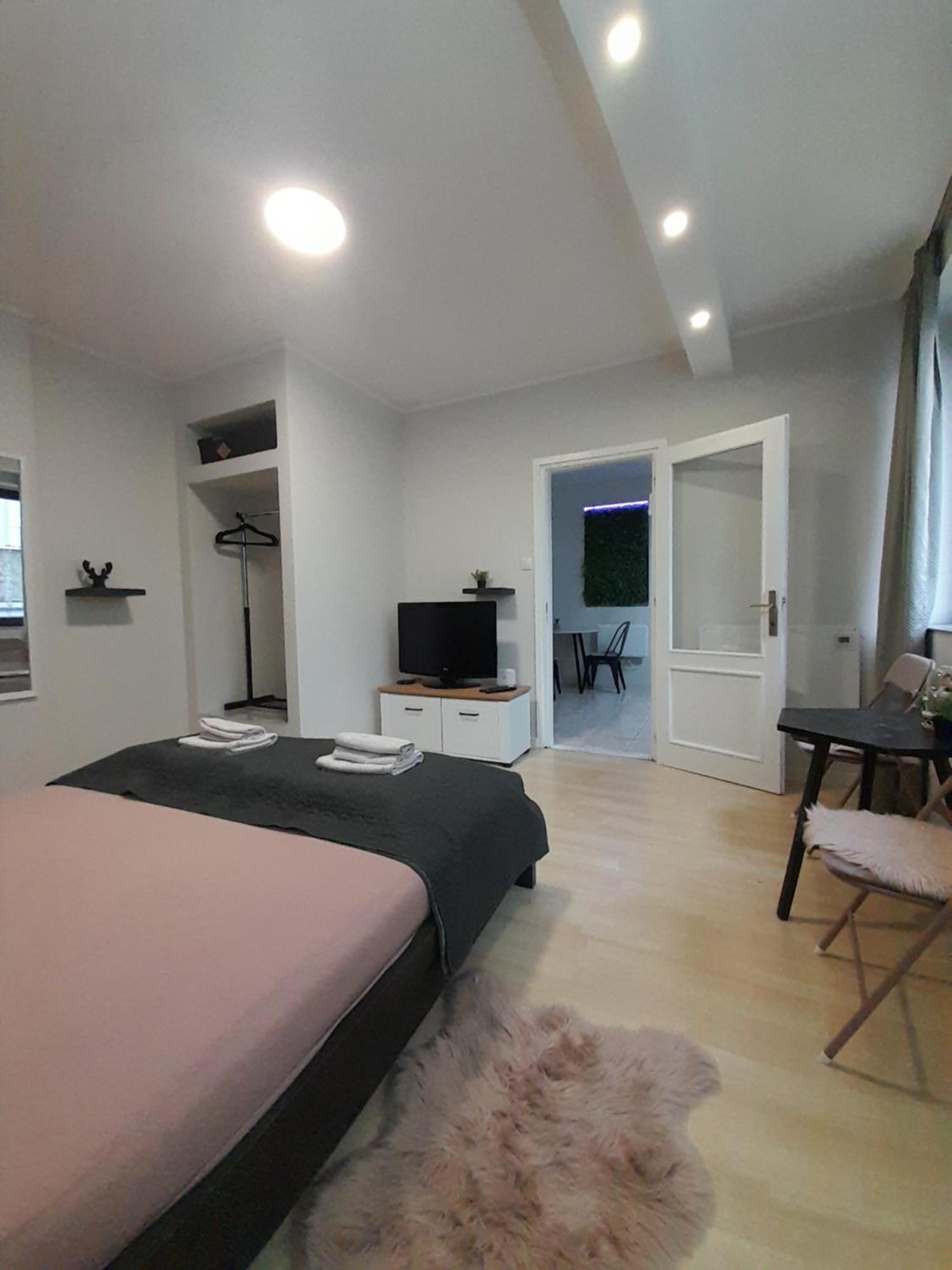 דירות סובוטיקה Cool & Cozy Center מראה חיצוני תמונה