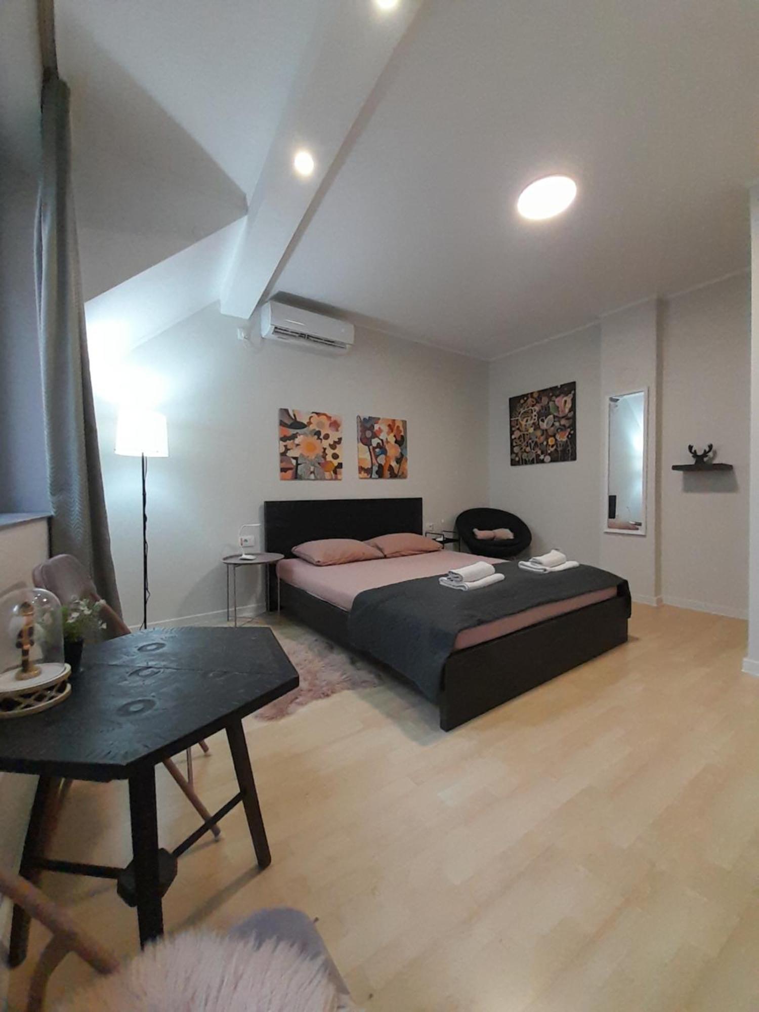 דירות סובוטיקה Cool & Cozy Center מראה חיצוני תמונה